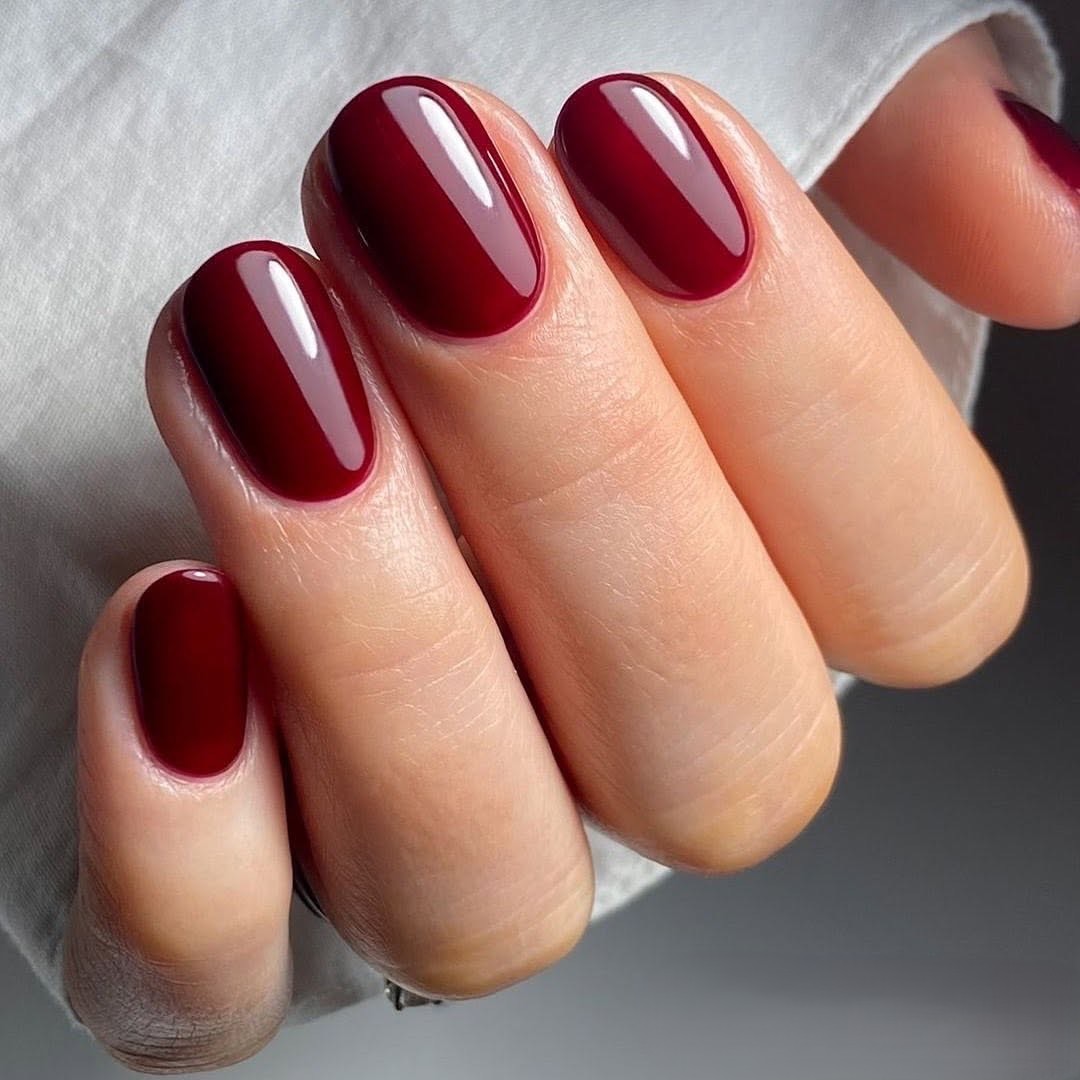 manikura-crveno-fabula-de-forma-modnialmanah-beauty