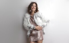 fashion-blistavi-look-haljina-šljokice-bundica-modnialmanah