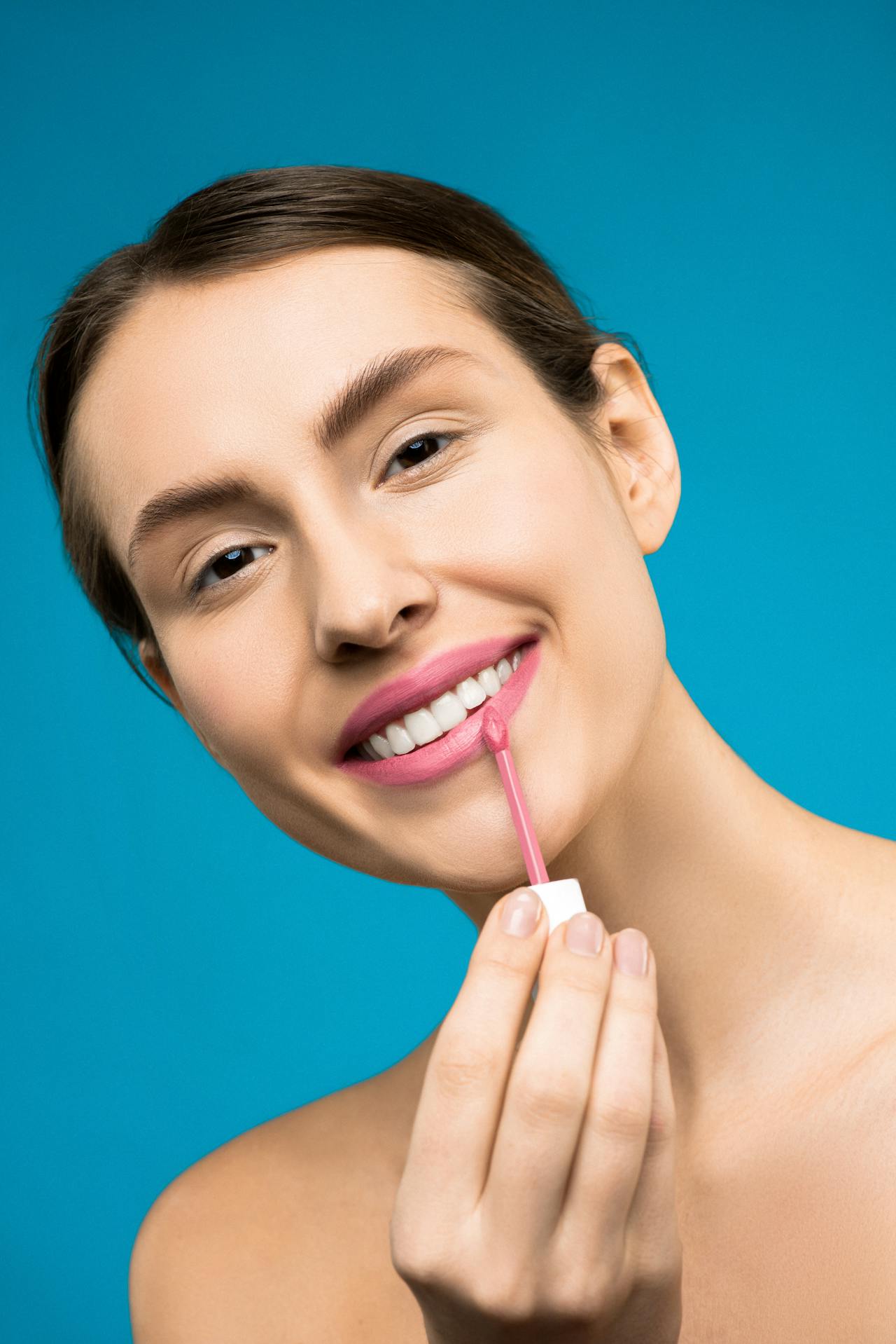 blistavi-osmijeh-ružičasto-sjajilo-beauty-modnialmanah