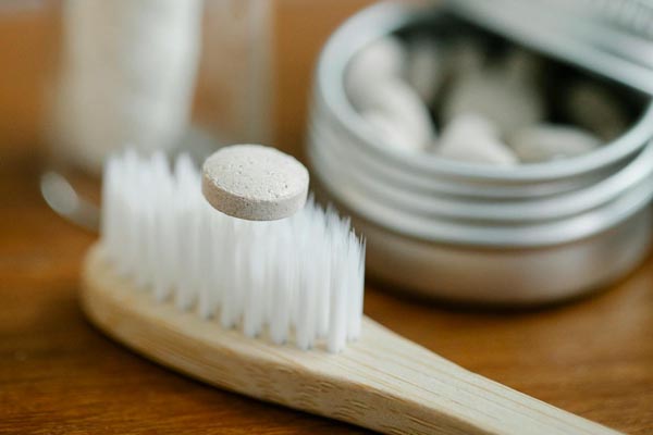 zdravlje-pasta-za-zube-u-tabletama-modnialmanah-zubi