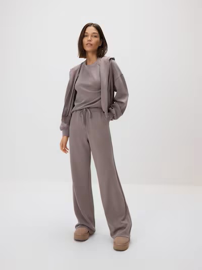 fashion-trenirka-reserved-modnialmanah