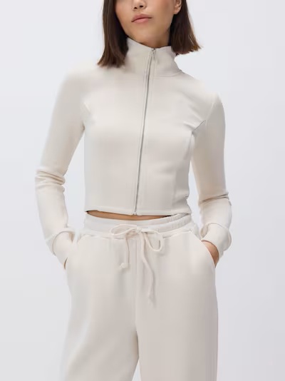 fashion-trenirka-reserved-modnialmanah