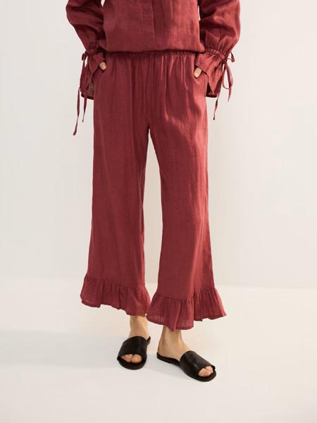 fashion-hlače-s-volanima-nogavice-modnialmanah
