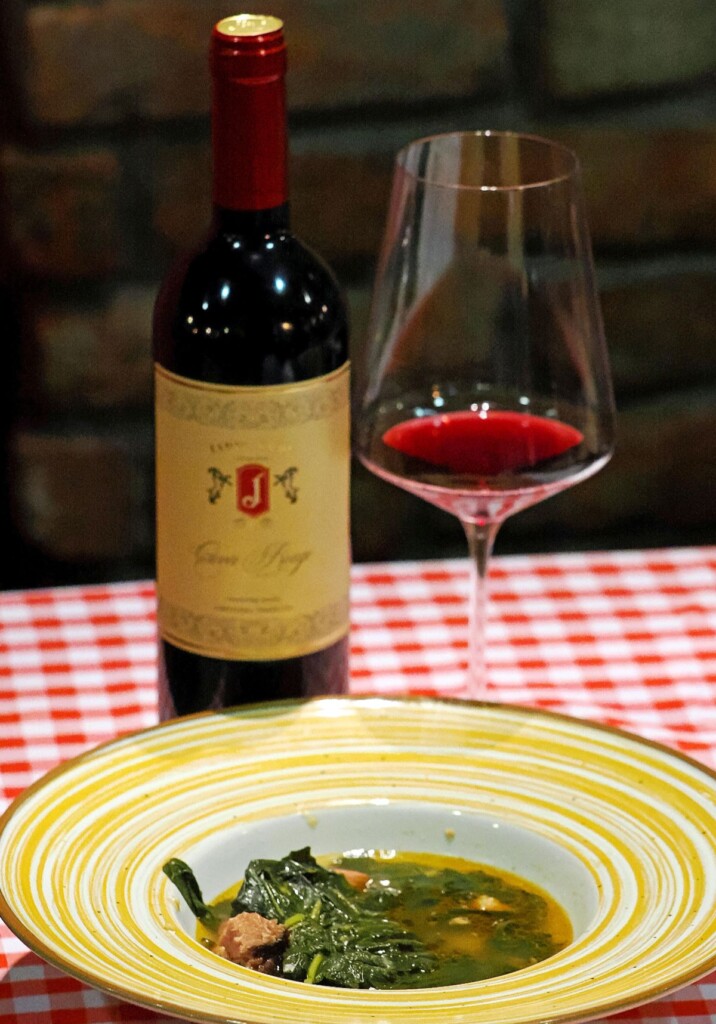 vino-uz-žlicu-gableraj-poma-modnialmanah-eno-gastro
