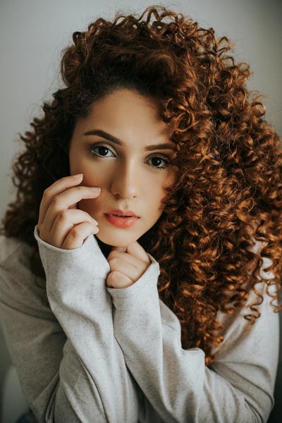 beauty-prirodno-kovrčava-kosa-griva-modnialmanah