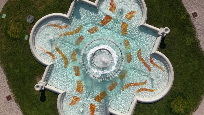 Održiva-umjetnost-u-javnom-prostoru-Oblo-fontana-izlazeceg-sunca-modnialmanah-lifestyle