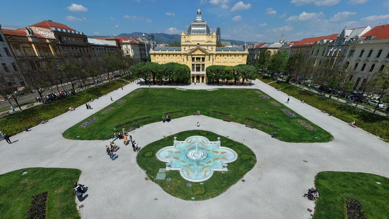 Održiva-umjetnost-u-javnom-prostoru-Oblo-fontana-izlazeceg-sunca-modnialmanah-lifestyle