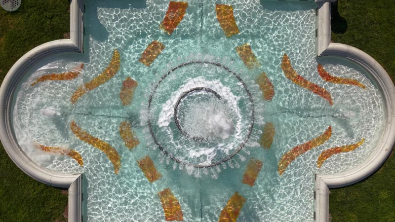 Održiva-umjetnost-u-javnom-prostoru-Oblo-fontana-izlazeceg-sunca-modnialmanah-lifestyle