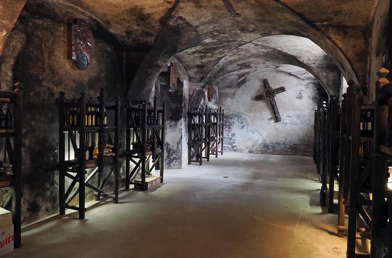 kostanjevica-na-krki-lifestyle-galerija-božidar-jakac-modnialmanah