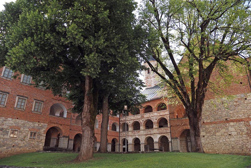 kostanjevica-na-krki-lifestyle-galerija-božidar-jakac-modnialmanah