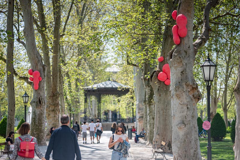 Održiva-umjetnost-u-javnom-prostoru-Oblo-fontana-izlazeceg-sunca-modnialmanah-lifestyle