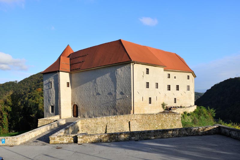restoran-A3-dvorac-rajhenburg-modnialmanah-gastro