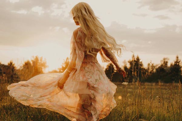 fashion-jednostavna-haljina-luksuz-modnialmanah