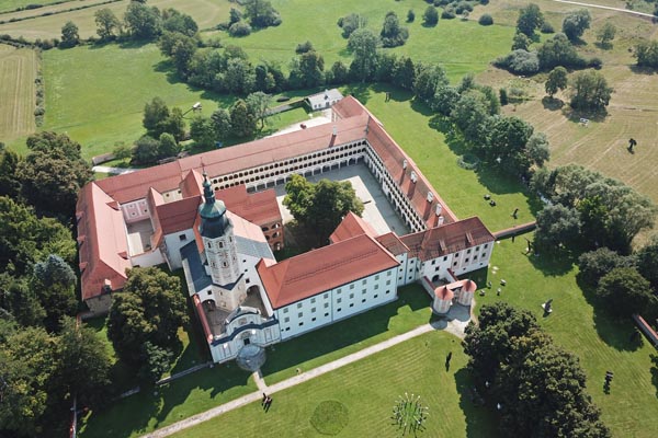 kostanjevica-na-krki-lifestyle-galerija-božidar-jakac-modnialmanah