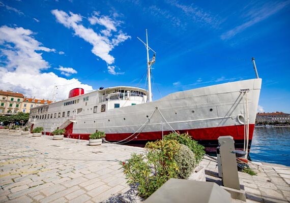 lifestyle-botel-marina-rijeka-modnialmanah