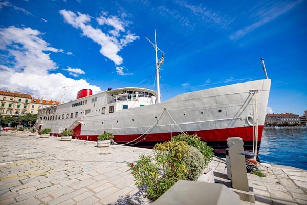 lifestyle-botel-marina-rijeka-modnialmanah