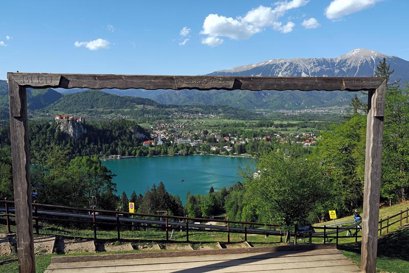 Summer-tobogganing-straža-Bled-lifestyle-sanjkanje-ljeto-modnialmanah
