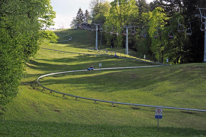 Summer-tobogganing-straža-Bled-lifestyle-sanjkanje-ljeto-modnialmanah