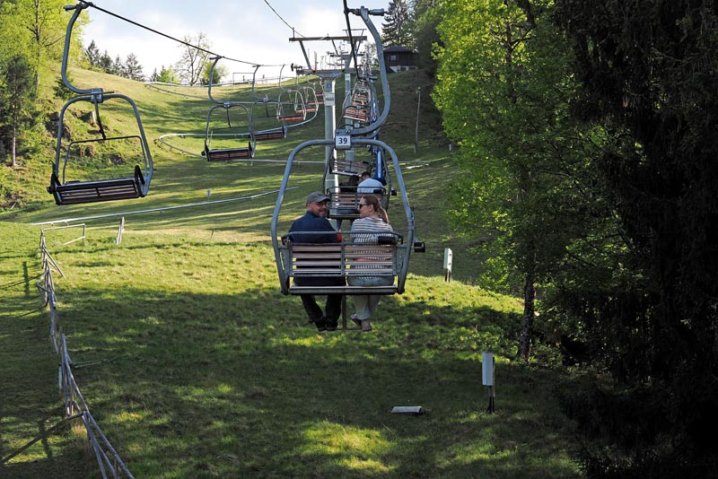 Summer-tobogganing-straža-Bled-lifestyle-sanjkanje-ljeto-modnialmanah
