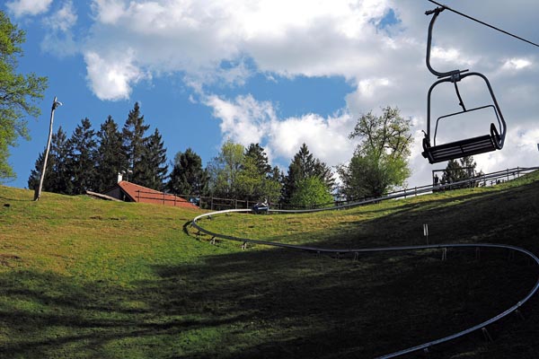 Summer-tobogganing-straža-Bled-lifestyle-sanjkanje-ljeto-modnialmanah
