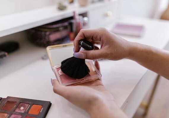 beauty-rumenilo-ili-bronzer-modnialmanah-make-up-šminka