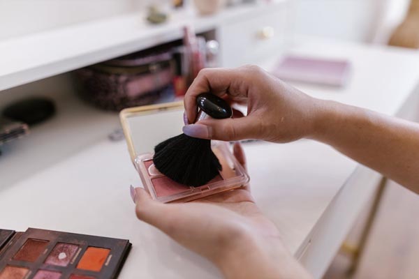beauty-rumenilo-ili-bronzer-modnialmanah-make-up-šminka