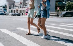 fashion-kratke-traper-hlače-modnialmanah
