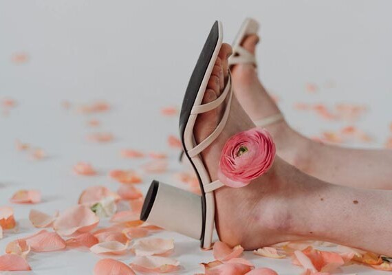 fashion-sandale-s-remenčićima-modnialmanah