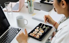 gastro-ručak-na-poslu-sushi-modnialmanah