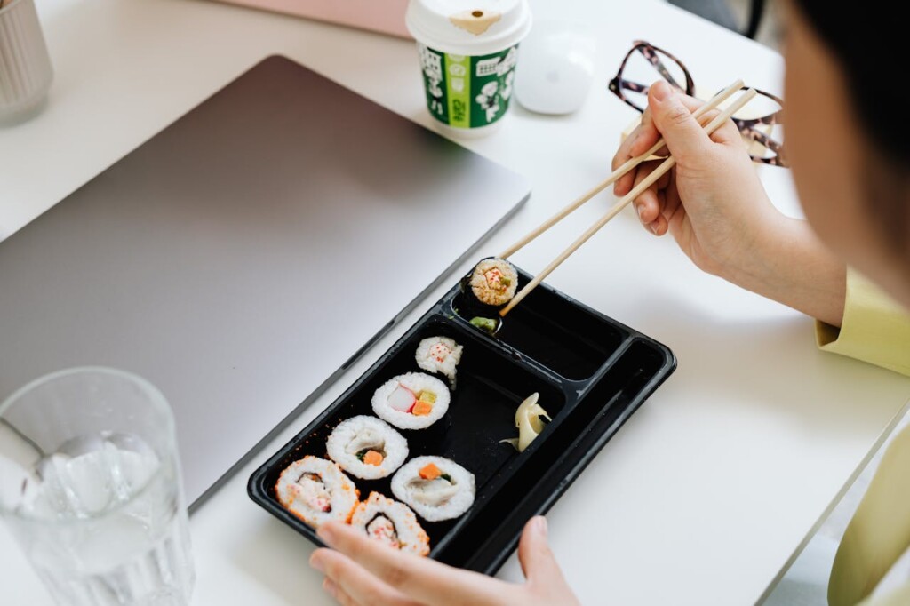 gastro-ručak-na-poslu-sushi-modnialmanah