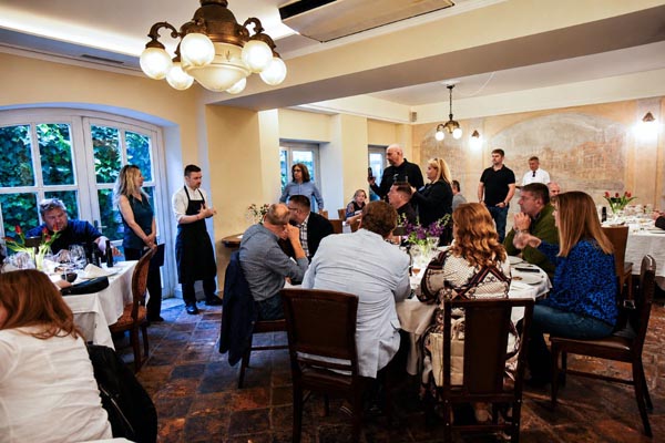vino-uz-žlicu-restoran-gallo-modnialmanah