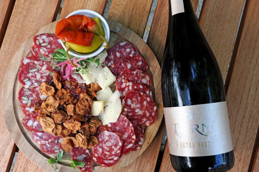 gastro-pri-staroj-vuri-modnialmanah-vino-uz-žlicu-eno-gastro