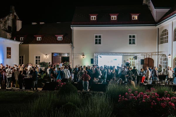 Graševina-Night-Garden-gastro-modnialmanah-wine-vino-kutjevo
