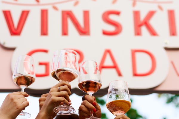 VINARTOV-VINSKI-GRAD-gastro-modnialmanah