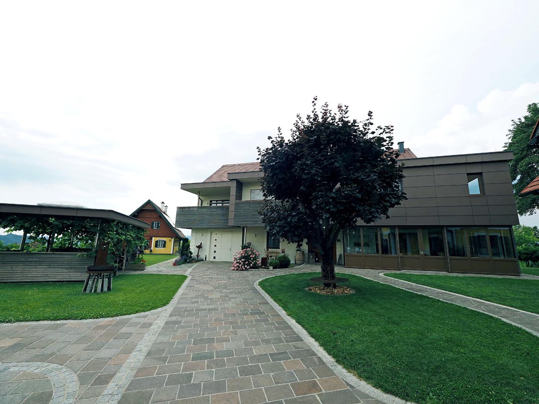 Weingut-Adam-Lieleg-gastro-modnialmanah-južna-štajerska-wine-vino-Südsteiermark