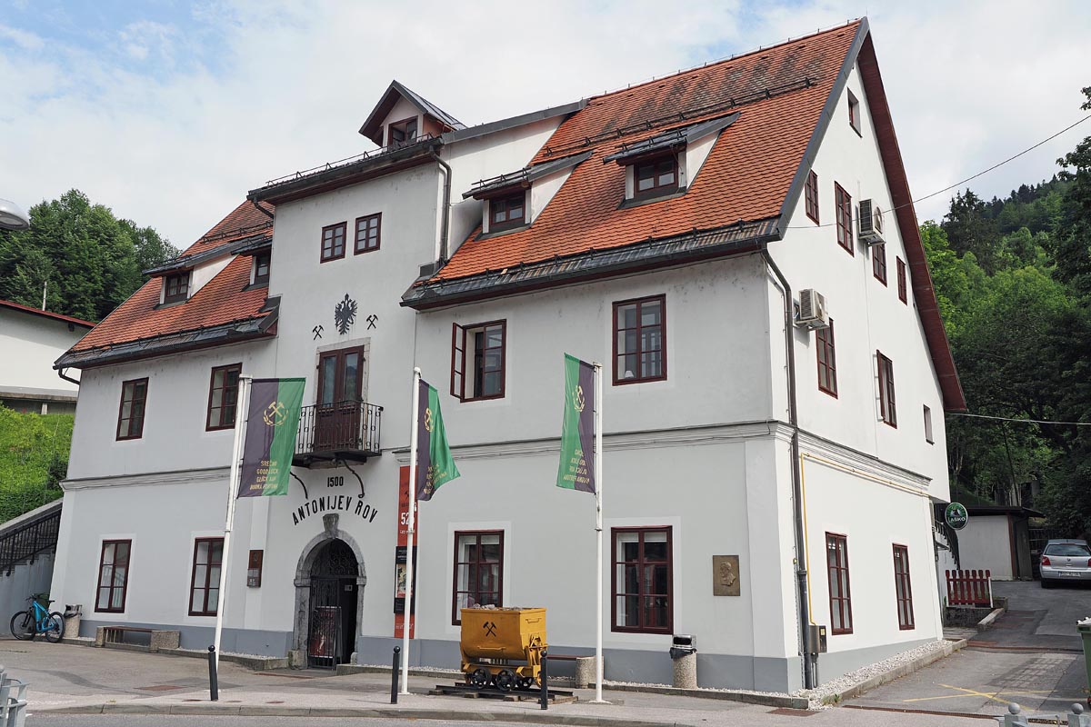 cerkno-postojna-planina-priroda-izlet-adrenalin-slovenija-modnialmanah-bicikl