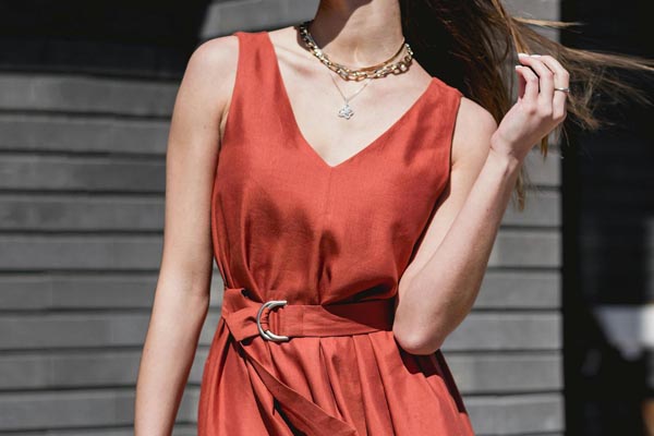 fashion-haljina-bez-rukava-modnialmanah