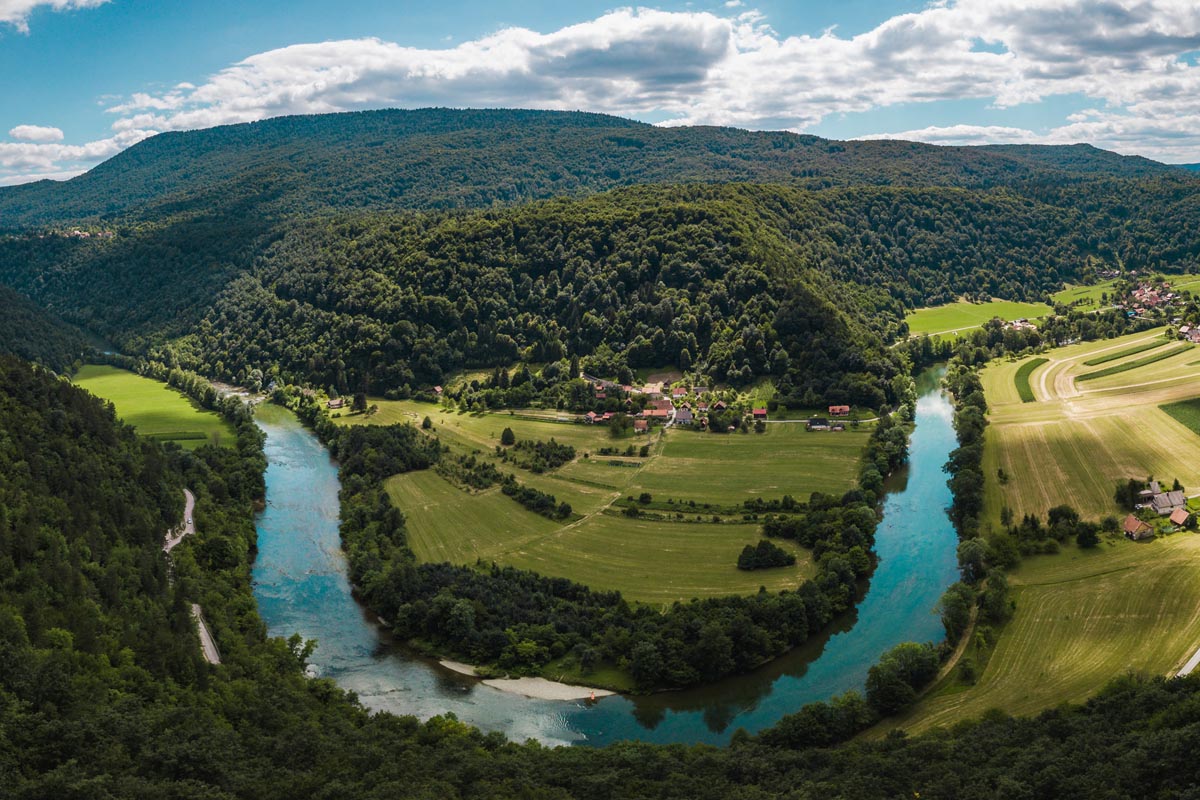 bela-krajina-slovenija-izlet-vikend-kupa-krupa-pčelarstvo-biljke-priroda-modnialmanah
