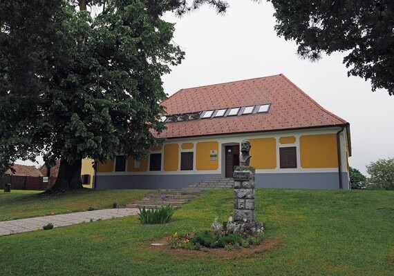 rodna-kuća-petra-preradovića-grabrovnica-modnialmanah-lifestyle