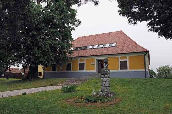 rodna-kuća-petra-preradovića-grabrovnica-modnialmanah-lifestyle