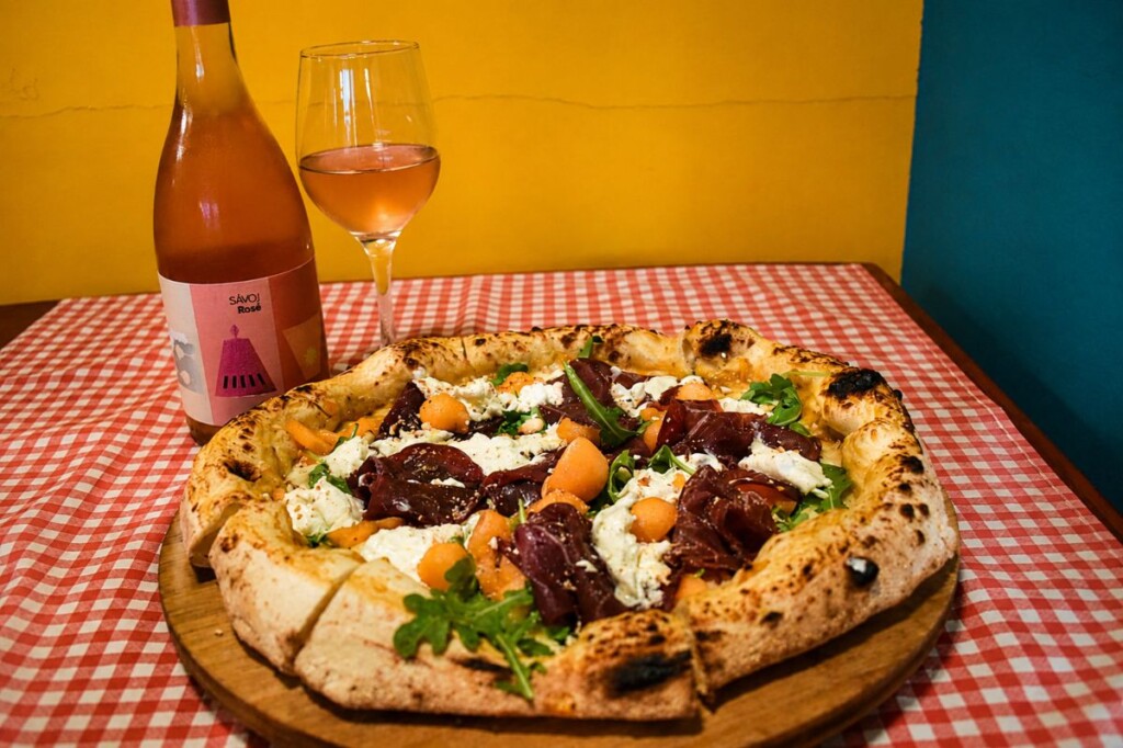 vino-uz-pizzu-gastronomija-modnialmanah-kaktus