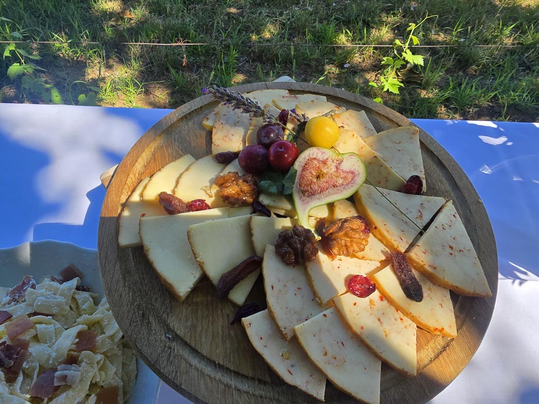 pjenušavi-doručak-ilok-vinarija-papak-modnialmanah