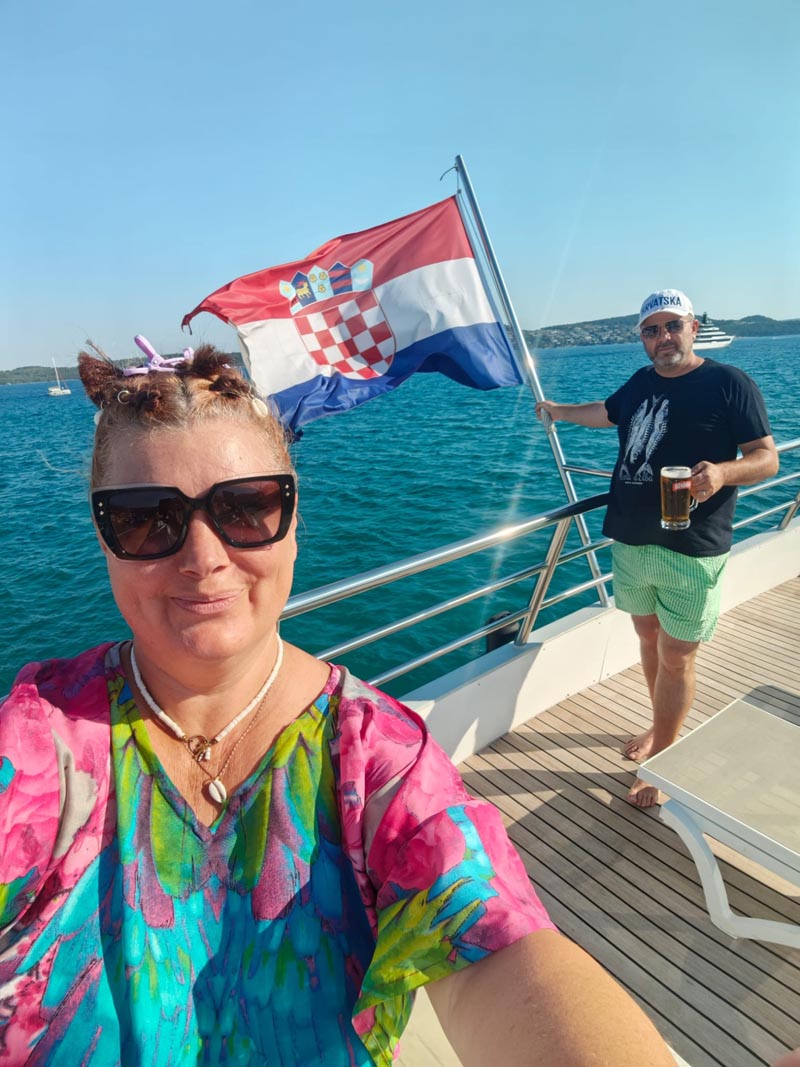 alma i nikola na brodu