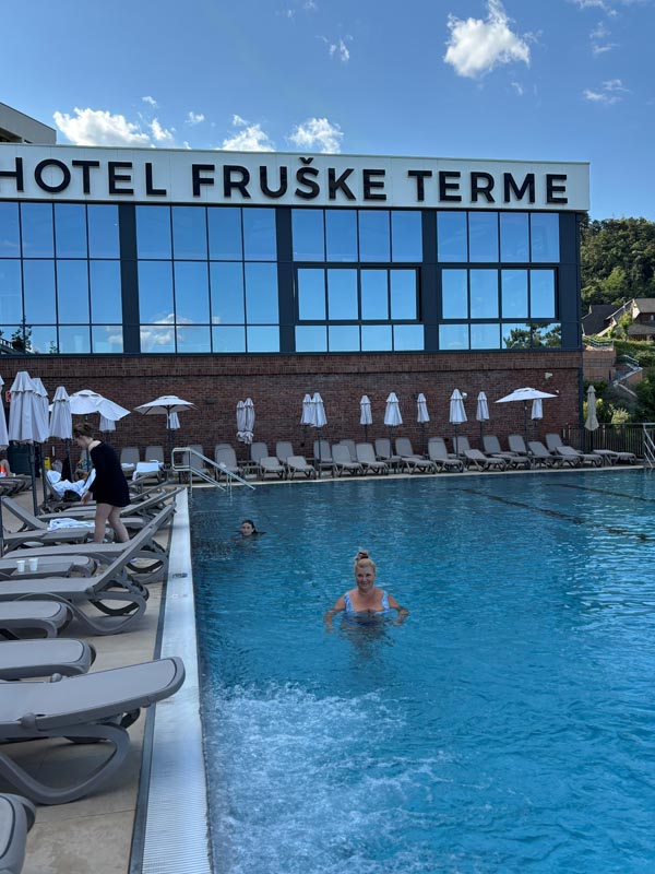 Mövenpick Resort & Spa Fruške Terme bazen uživanje