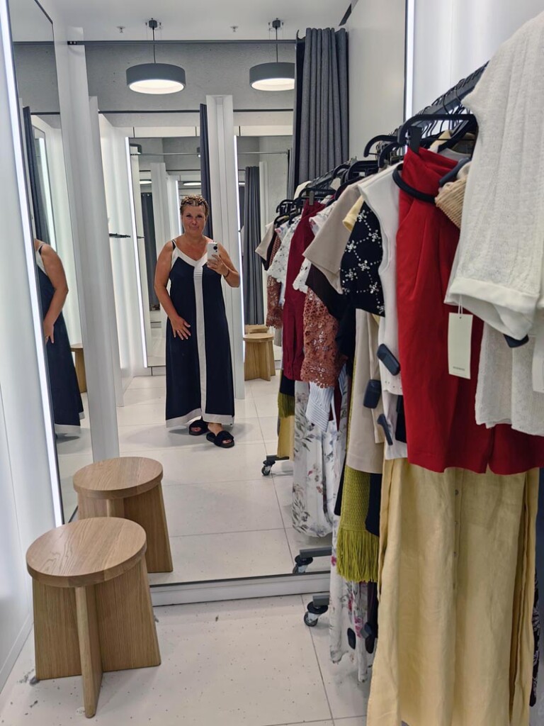 stilistica Alma Premerl Zoko u privatnom shoppingu u kabini