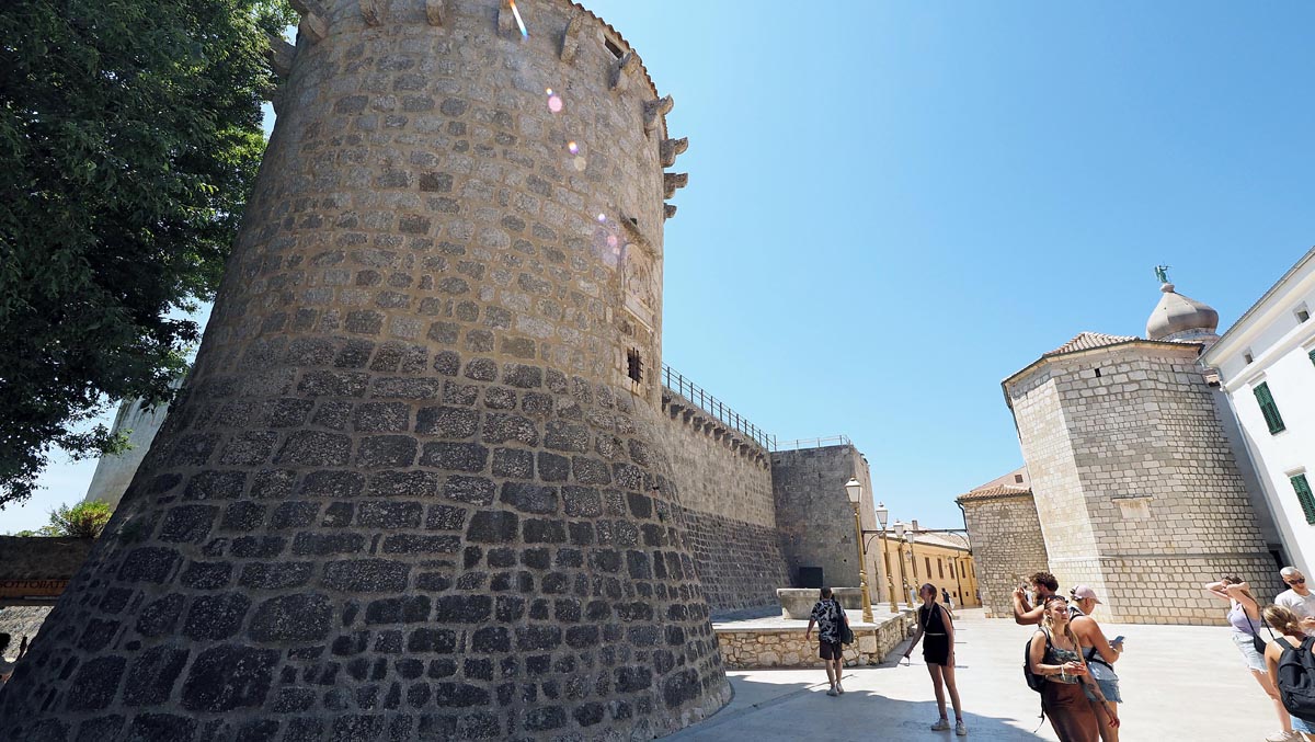krk-otok-izlet-vikend-hrvatska-modnialmanah-košljun