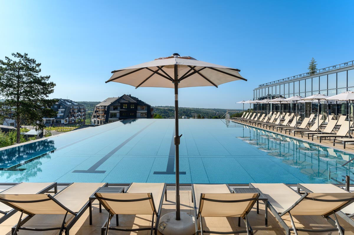 Mövenpick Resort & Spa Fruške Terme bazen vanjski