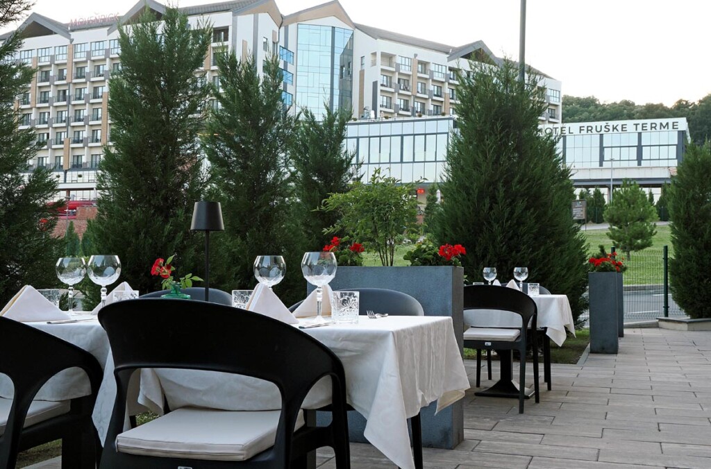 Mövenpick Resort & Spa Fruške Terme piazza restoran