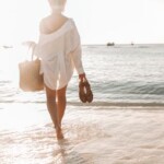 fashion-plaža-ljeto-bijela-košulja-modnialmanah