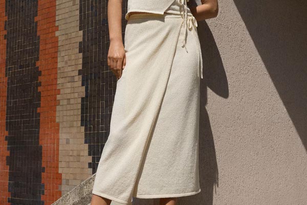 fashion-suknja-na-preklop-izgledati-vitkije-modnialmanah
